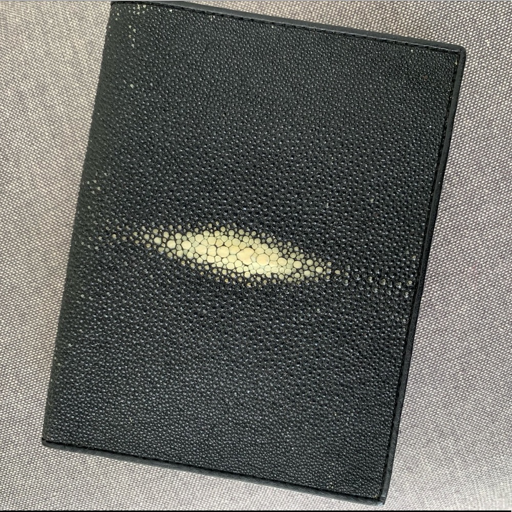 🌟 MAKE ME AN OFFER 🌟 Authentic Stingray Wallet